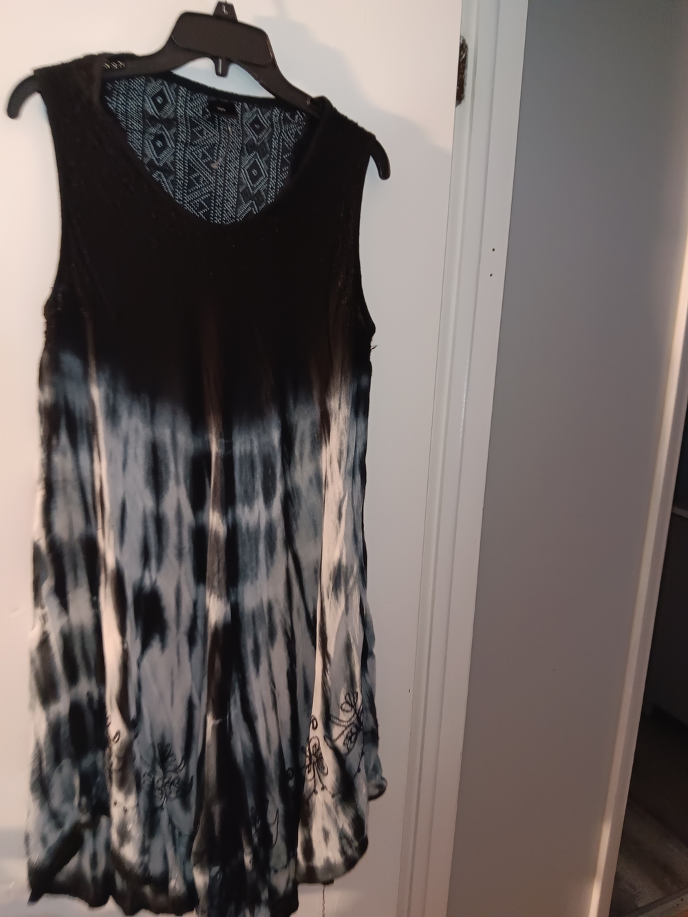 Sleeveless Black and White Tie-Dye Women's Tank Top